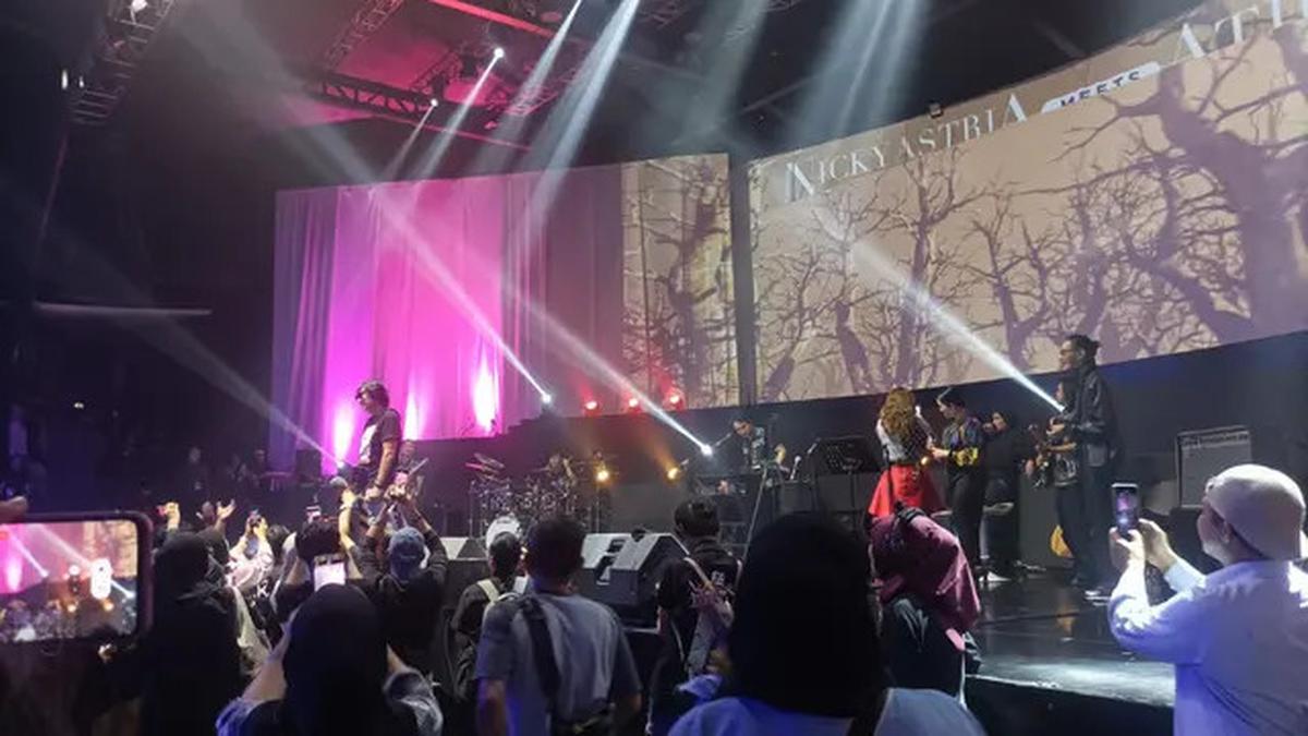 Ikang Fawzi Tampil di Konser Nicky Astria Meets Atiek CB, Minta Doa untuk Mendiang Istri Tercinta