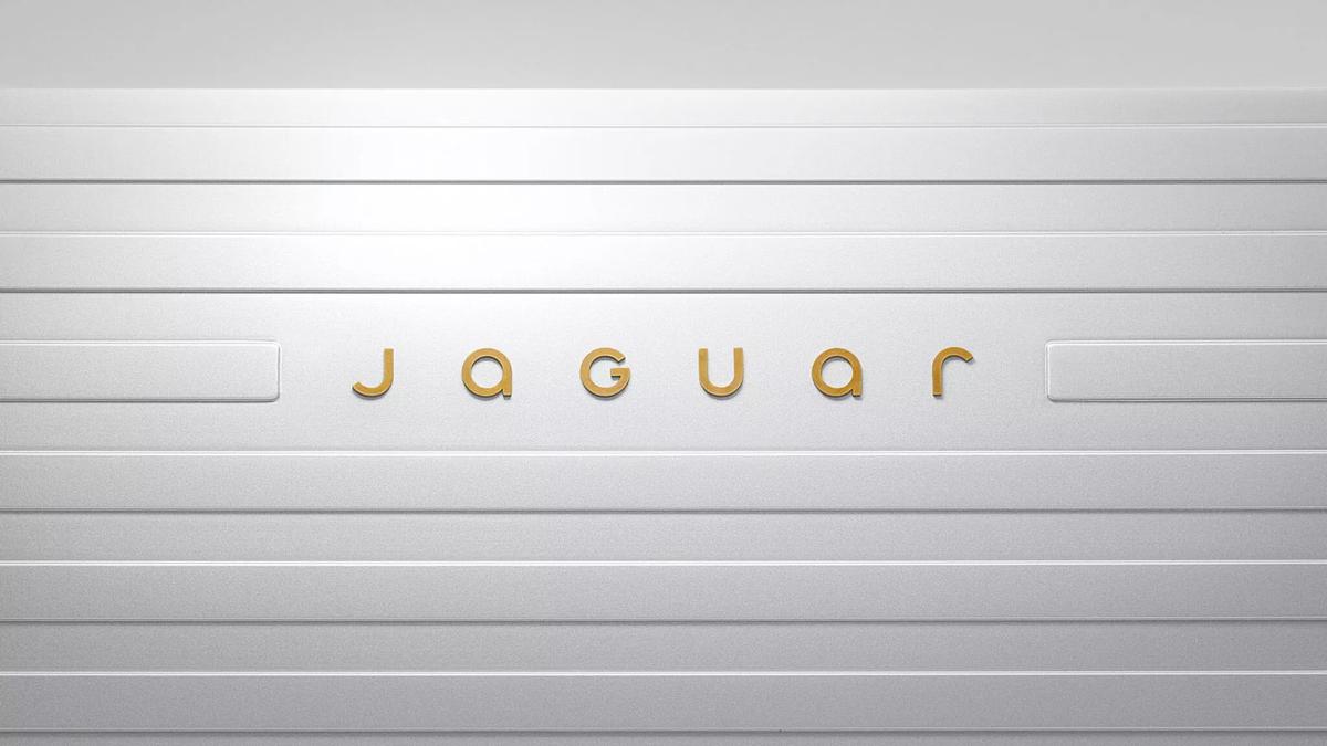 Penggunaan logo baru dengan desain berubah total sedikit menggambarkan arah Jaguar ke depannya. Momen ini seperti kelahiran kembali Jaguar dengan segala identitas barunya yang lebih modern, minimalis, namun tetap mewah.