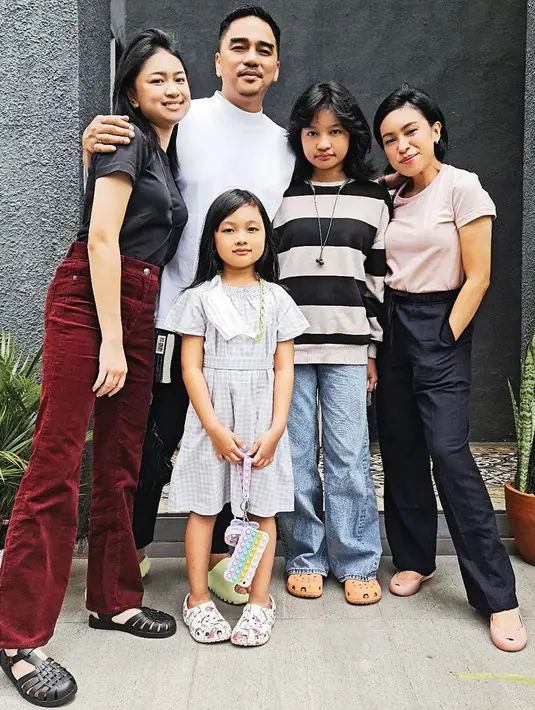 <p>Franco Wellyjat Medjaya Kusumah atau dikenal dengan Enda mengikuti audisi hingga akhirnya menjadi personel. Ia menceritakan waktu susah merantau ke Jakarta hingga akhirnya sukses dengan memiliki banyak uang. [Instagram/mr_enda_ungu]</p>