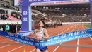 Pelari Korea Utara, Pak Kum Dong memenangkan ajang Pyongyang International Marathon 2025 di Pyongyang, Korea Utara, Sabtu (06/04/2025). (AP Photo/Jon Chol Jin)