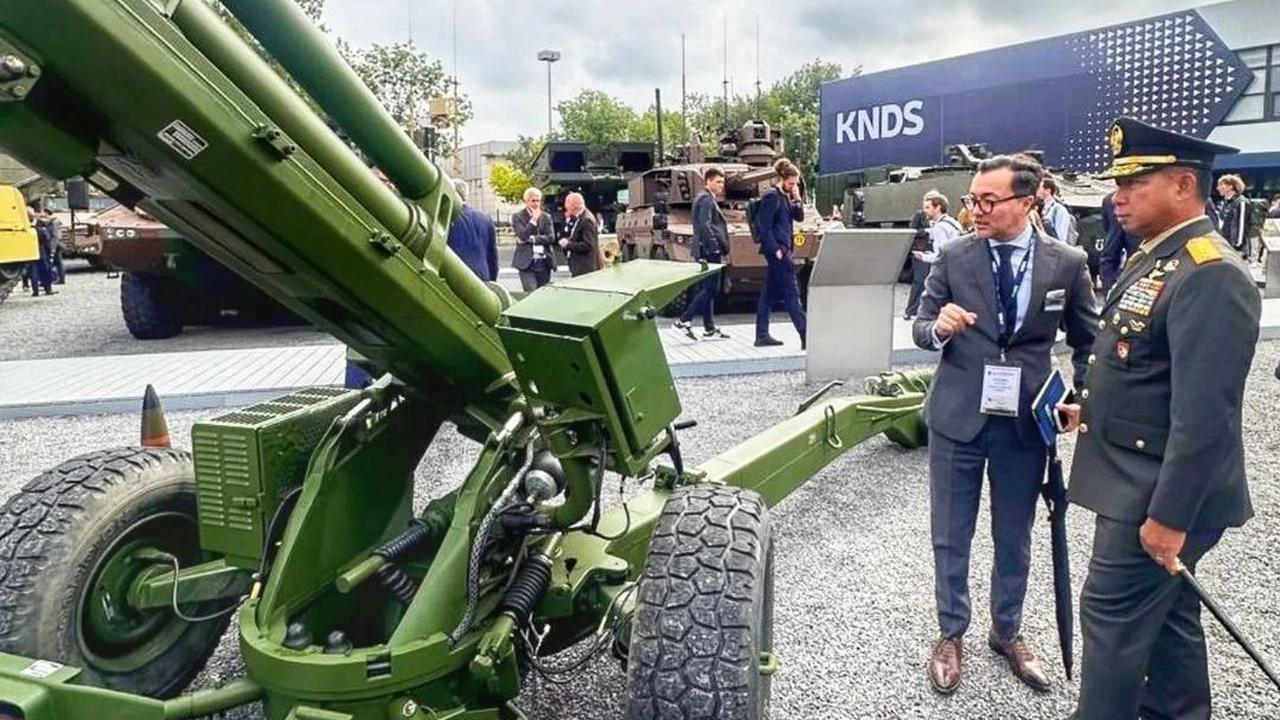 Dijelaskan bahwa Eurosatory 2024 di Paris ini merupakan pameran internasional terbesar. <br>