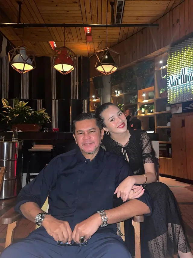 Beby Tsabina bersama keluarga (Foto: Instagram/@bebytsabina)