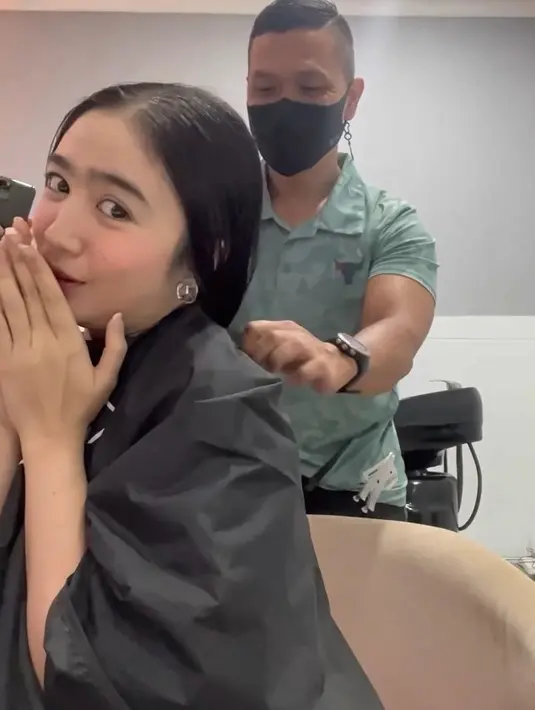 Identik dengan rambut panjang, Febby memotong pendek rambutnya. Momen Febby saat potong rambut hingga teriak saat di potong. [Instagram/febbyrastanty]