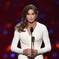 Caitlyn Jenner di ESPY Award (via becauseiamfabulous.com)