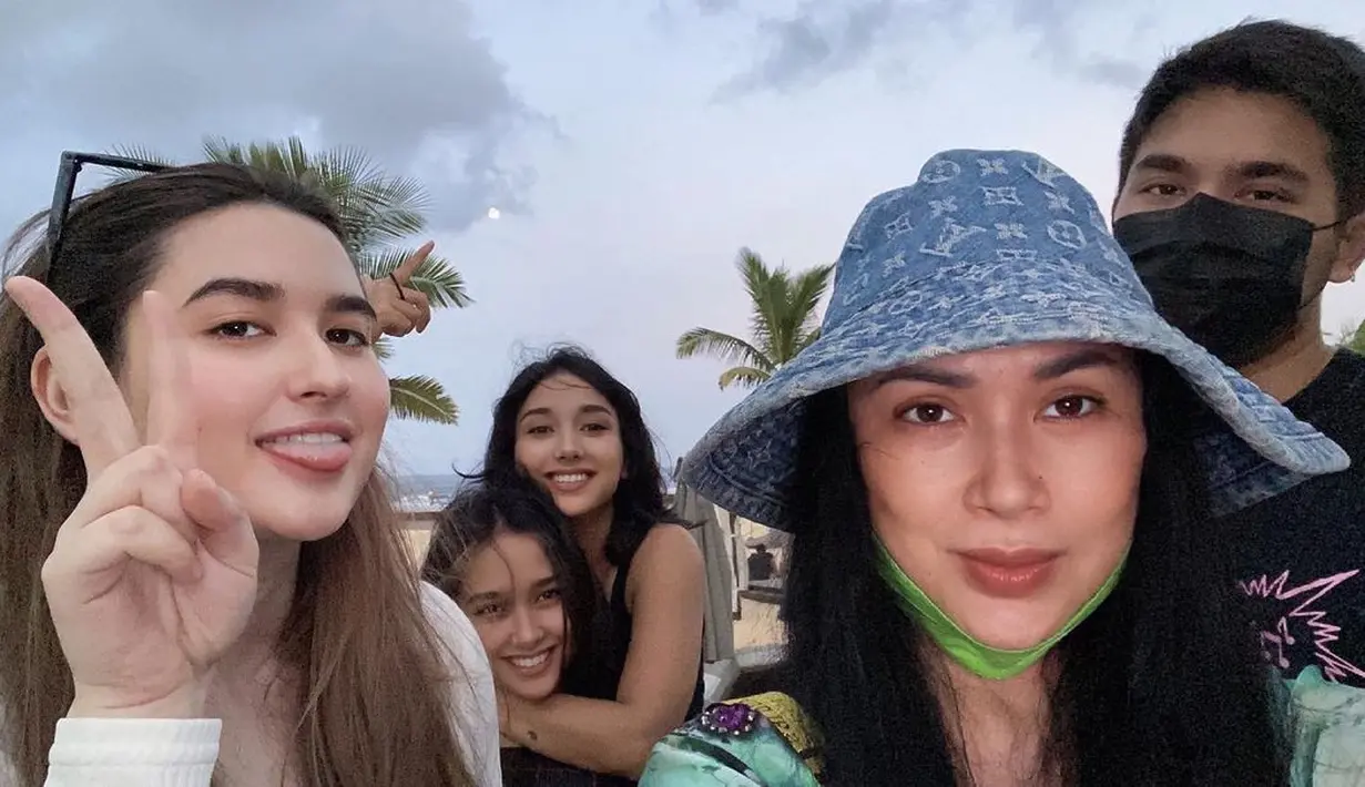 Sekarang kalau ngumpul lagi, benar-benar seperti jadi teman segeng atau adik-kakak, nih! [@ti2dj]