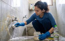 Cara Membersihkan Kerak Kamar Mandi dengan Bahan Dapur, Ampuh dan Hemat Biaya