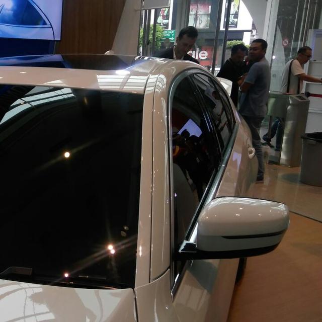 Kaca Film Dari Jepang Ini Klaim Tetap Terang Di Malam Hari Benarkah Otomotif Liputan6 Com The hüper optik series window film is made to provide more durable sun protection with dual layered nano ceramic technology. kaca film dari jepang ini klaim tetap