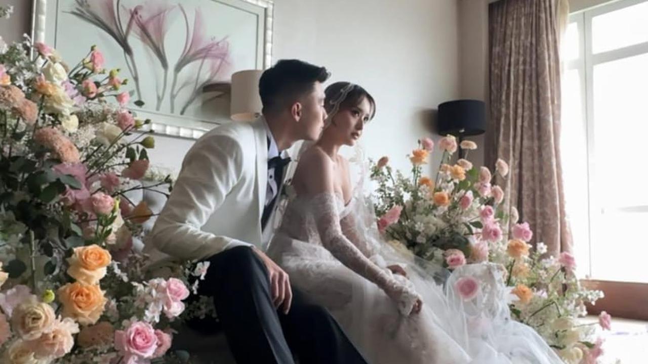 Momen Haru, Vior Menangis Saat Berjanji Setia pada Vincent Kosasih di Pemberkatan Nikah