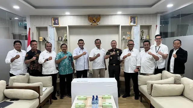 Kejaksaan Agung RI melalu Kejaksaan Negeri Kabupaten Belitung menginisiasi penandatanganan pakta integritas tentang 'Optimalisasi Penerimaan Negara Melalui Pengawasan dan Pengendalian Arus Pengiriman Mineral Timah dan Mineral Ikutannya di Lingkungan Pelab