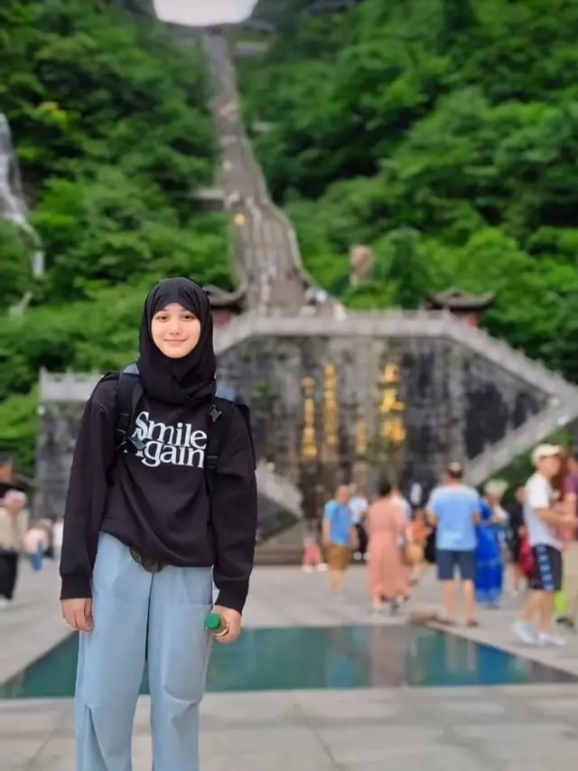 Potret Eisha Bachmid anak Lyra Virna yang makin cantik dan beranjak remaja (Sumber: Instagram/@lyravirna)