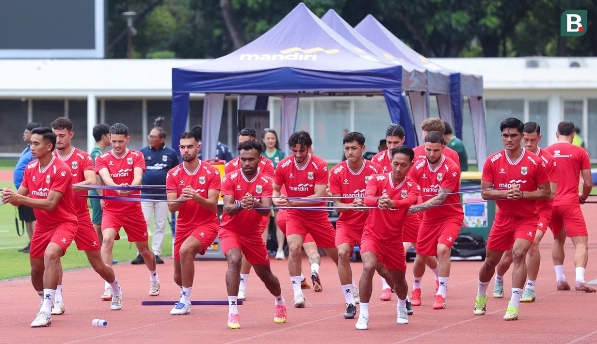 Para pemain Timnas Indonesia menggelar sesi latihan untuk FIFA Series 2026 Stadion Madya, Komplek Gelora Bung Karno, Jakarta, Minggu (29/3/2026). (Bola.com/M Iqbal Ichsan)