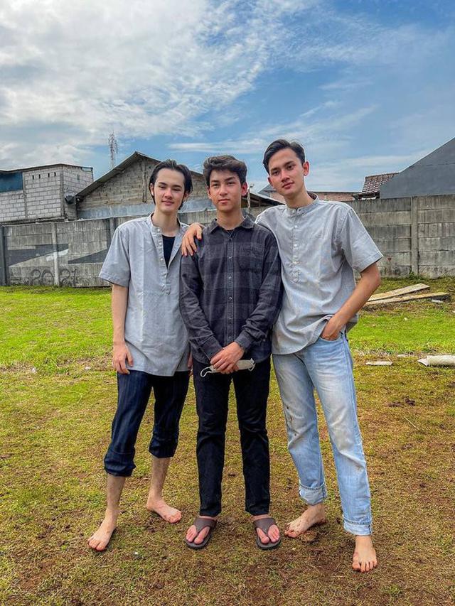 6 Momen Clay Gribble 'Dari Jendela SMP' di Pemakaman Sang Ibunda, Berusaha Tegar