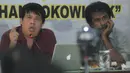 Pengamat Anggaran Politik Uchok Sky Khadafi (kiri) dan pakar hukum tata negara Prof Margarito (kanan) saat menjadi pembicara dalam diskusi bertajuk 'Pembubaran Unit Staf Kepresidenan' di Jakarta, Senin (2/2). (Liputan6.com/Herman Zakharia)