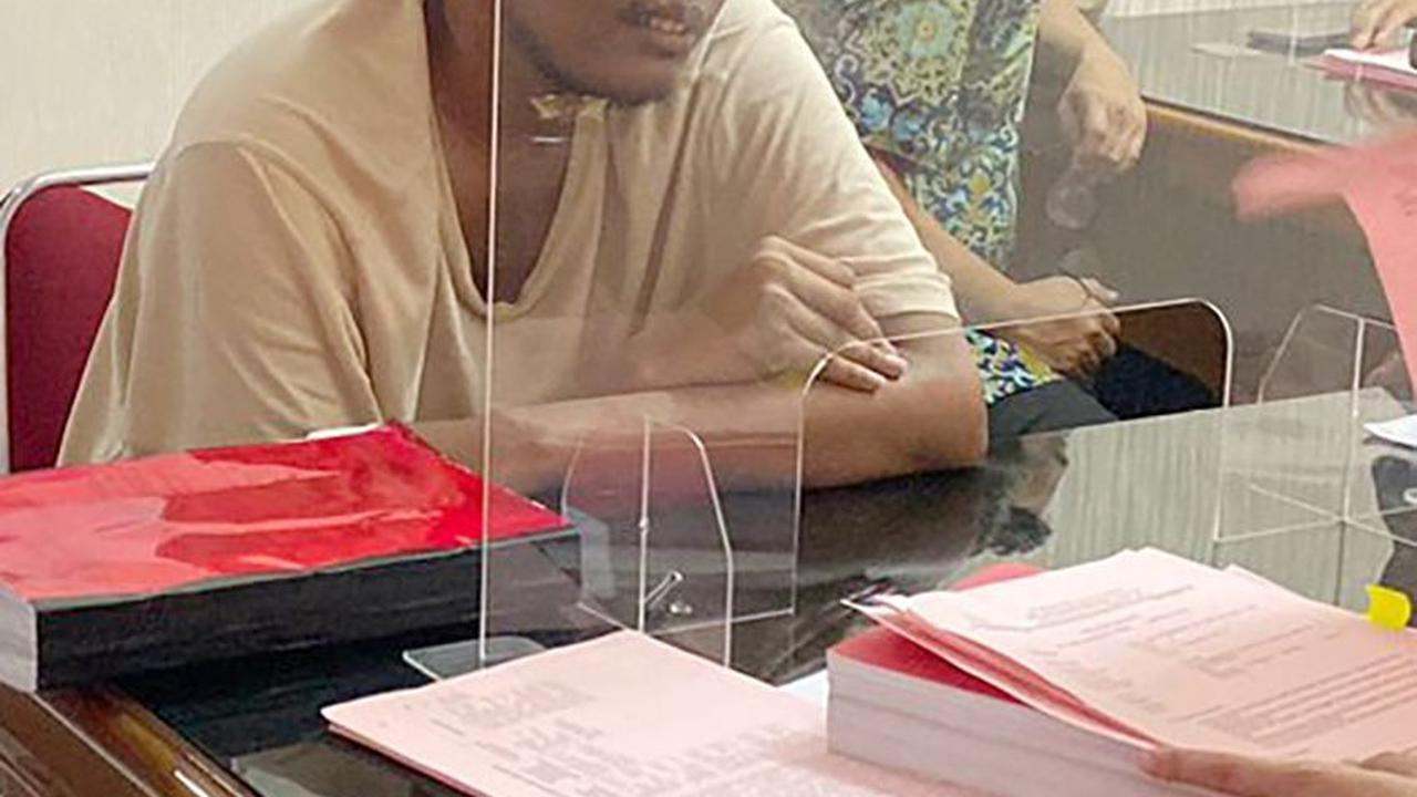 Anak Bunuh Ibu di Depok Diserahkan ke Kejaksaan, Pelaku Menangis saat Dipeluk Ayah