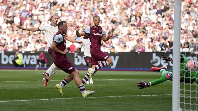 Foto: Aksi Gacor Erling Haaland Bawa Man City Masih Sempurna dan Puncaki Klasemen Sementara Liga Inggris 2023 / 2024