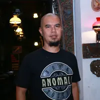 'Gugatan praperadilan Farhat Abbas yang menimpa dirinya, menyatakan ia sebagai tersangka dari kasus pencemaran nama baik Ahmad Dhani tidak diterima oleh majelis hakim', ujar dhani.  (Wimbarsana Kewas/Bintang.com)