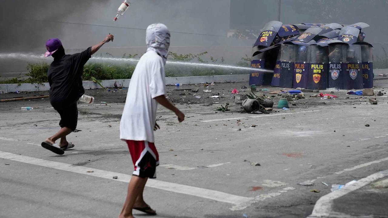 FOTO: Bentrokan di Manila,  49 Orang Ditangkap dalam Aksi Antikorupsi Filipina
