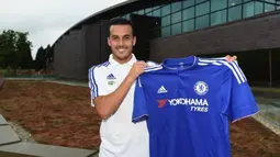 Pedro Rodriguez dengan kostum Chelsea di pusat latihan Chelsea, Cobham. (Chelseafc.com)