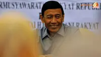 Dalam kesempatan tersebut, Wiranto juga menjelaskan tentang polemik pernyataan dirinya terhadap Raja Dangdut, Rhoma Irama  (Liputan6.com/ Johan Tallo). 