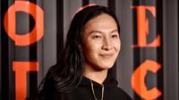 Desainer Alexander Wang saat menghadiri acara koleksi Bvlgari B.zero1 Rock di Duggal Greenhouse pada 06 Februari 2020 di Brooklyn, New York. (STEVEN FERDMAN / GETTY IMAGES NORTH AMERICA / GETTY IMAGES VIA AFP)
