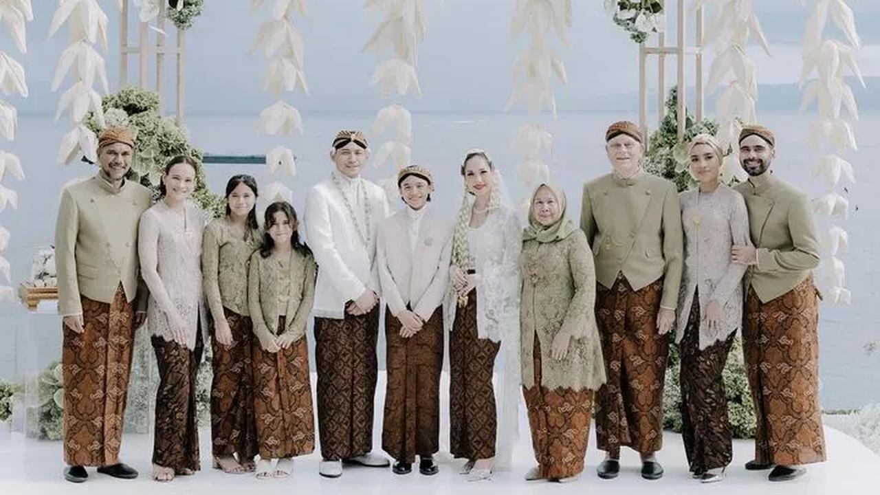 Unggahan Aishah langsung mencuri perhatian netizen di Tanah Air. Mereka begitu salut dengan keluarga Sinclair.<br>