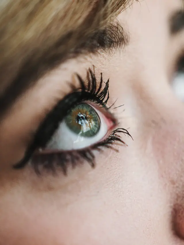 ilustrasi mascara dan eye liner/pexels