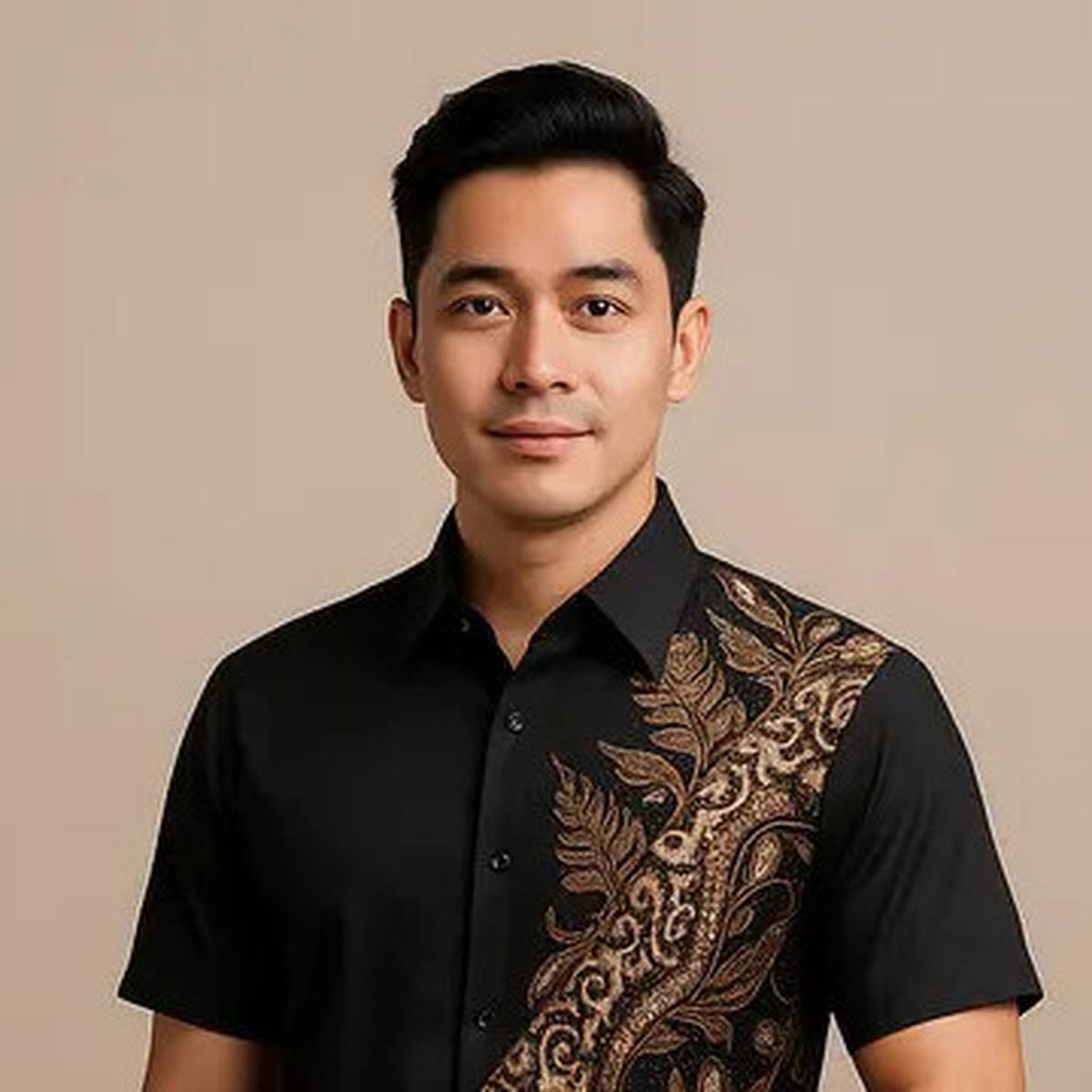 10 Model Baju Batik Pria Kombinasi Hitam, Ini Padu Padan yang Bikin Kamu Tampil Keren saat Kondangan