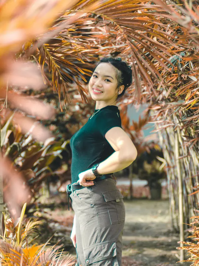 wanita september bahagia senyum