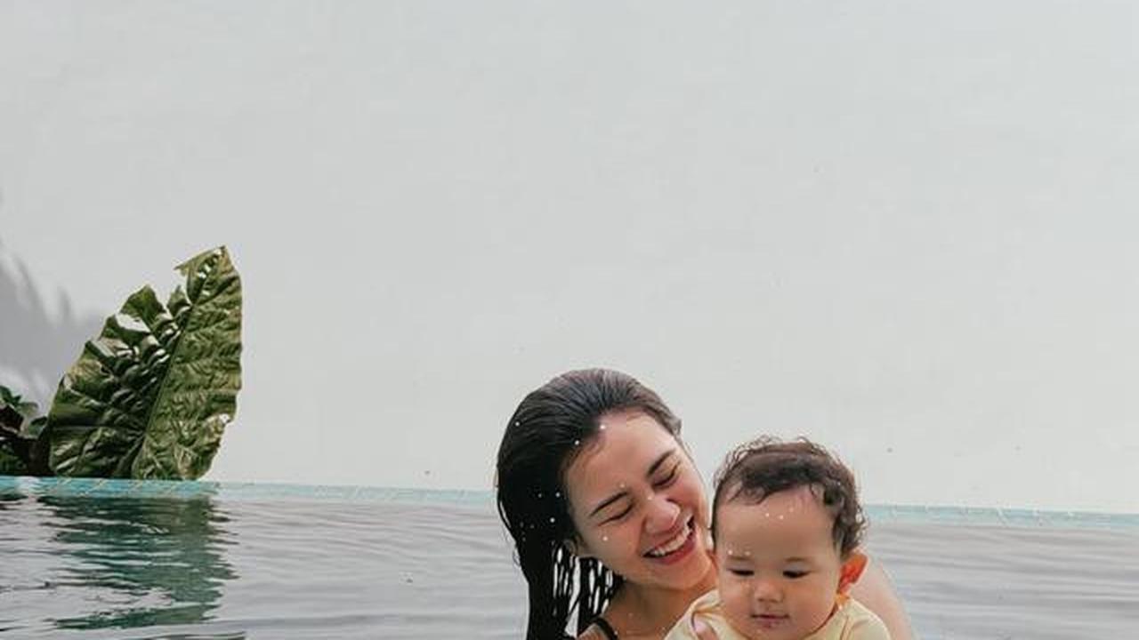 7 Potret Kolam Renang di Rumah Aaliyah Massaid dan Thariq Halilintar, Desainnya Cocok untuk Keluarga Kecil Modern