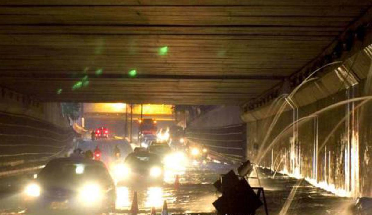 Banyak orang yang mengaku melihat penampakan di Terowongan Casablanca. Konon, dahulunya terowongan ini adalah sebuah kawasan tempat makam umum. (Istimewa)