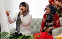 Jadi Pembicara di Aceh, Begini Potret Cantiknya Leony Menggunakan Kerudung yang Bikin Pangling