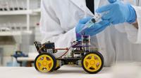 Robot dengan sensor biologis untuk mencium bau. Kredit: Tel Aviv University