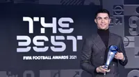 Cristiano Ronaldo Dapat Penghargaan Spesial dari FIFA (AFP)