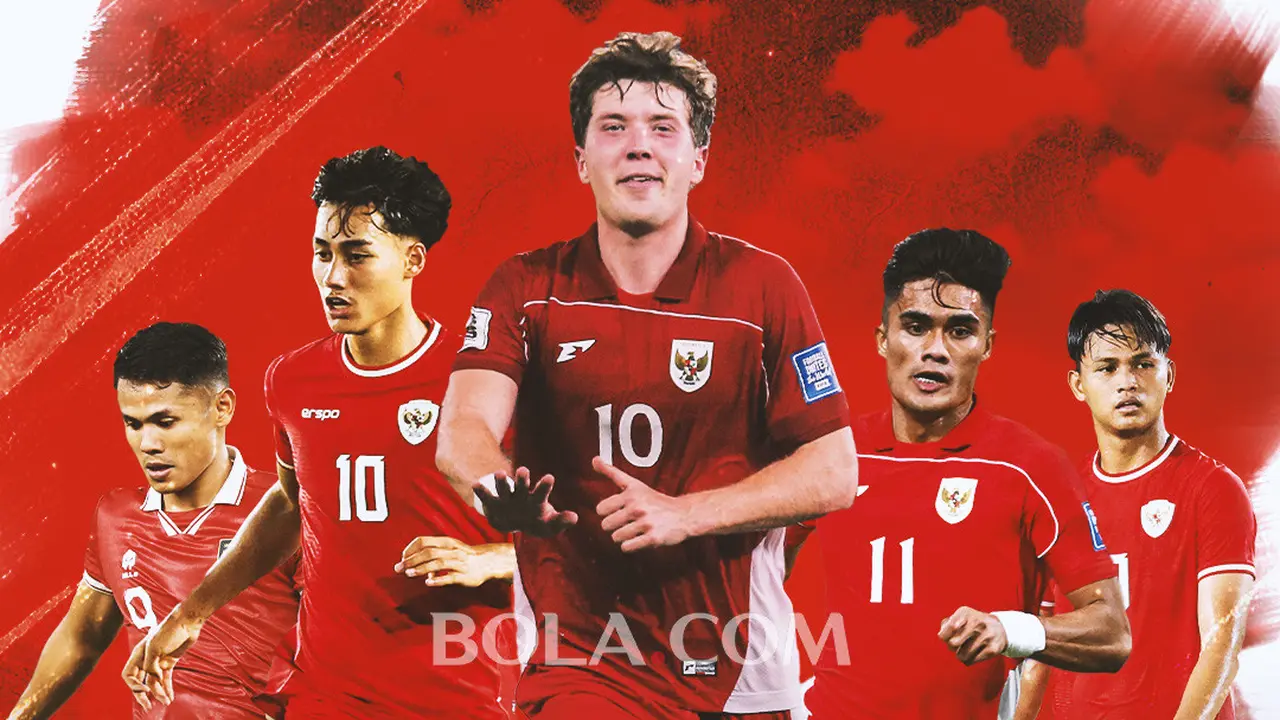 Timnas Indonesia - Ole Romeny dikelilingi beberappa striker Indonesia