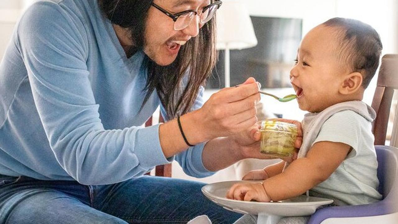 Ilustrasi Anak Makan