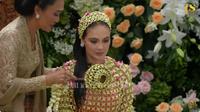 Momen Siraman Luna Maya dan Maxime Bouttier. (Sumber: YouTube/Luna Maya)
