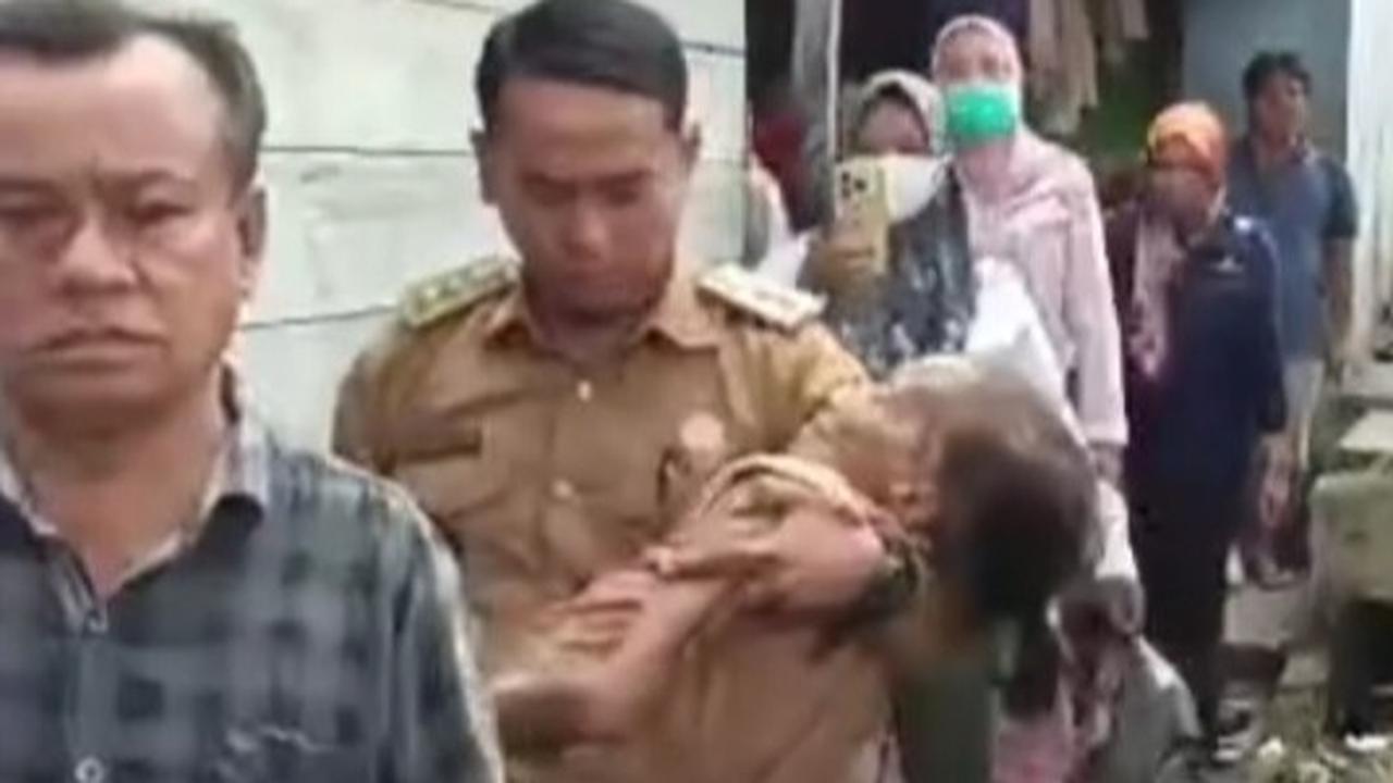 Cerita Lengkap Pasutri Renta Terlantar di Kontrakan lalu Bertemu Putranya usai Viral, Sang Anak Siap Dihujat