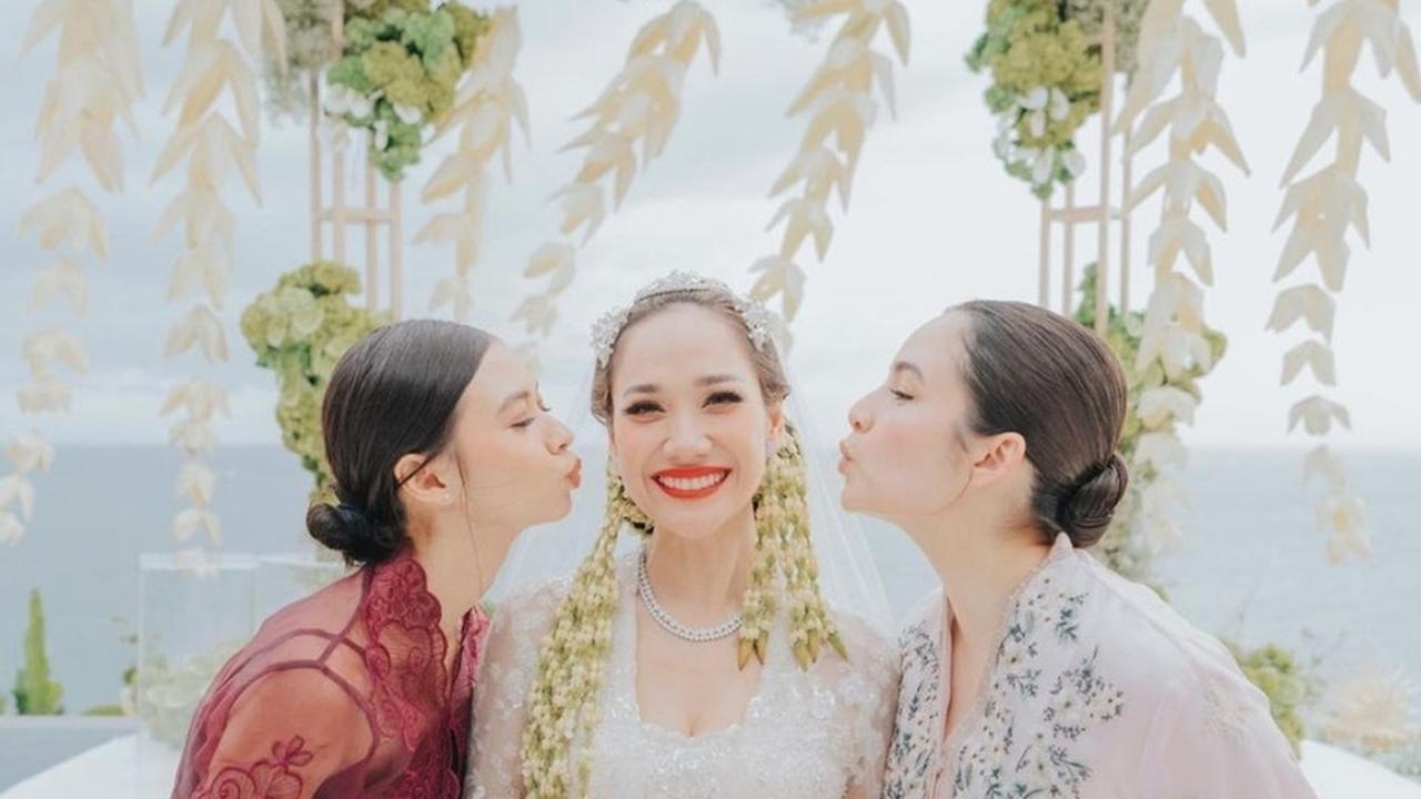 8 Foto Yuki Kato di Pernikahan Bunga Citra Lestari dan Tiko Aryawardhana