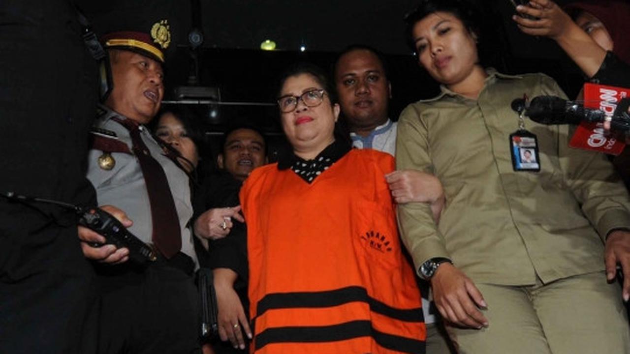 Wajah sedih Dewie Yasin Limpo berompi tahanan KPK