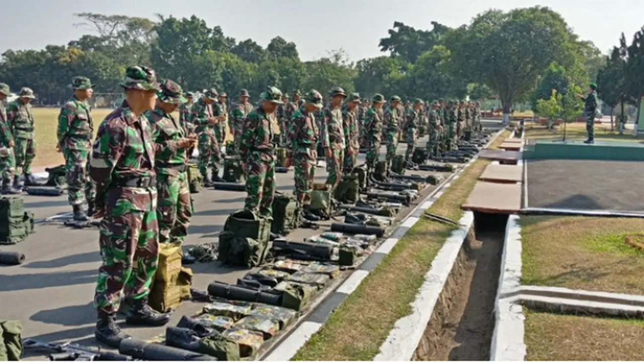 TNI Berangkatkan 100 Prajurit Yon Zikon-13 ke Lombok