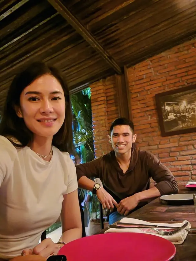 Tampil Kompak, Ini 6 Potret Dian Sastro dan Suami Liburan Bareng Ke Bali