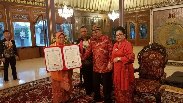 7 Momen Tri Rismaharini Terima Gelar Bangsawan Dari Keraton Surakarta