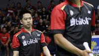 Pebulutangkis PB DJarum, Kevin Sanjaya, pada laga Kejurnas PBSI di Britama Arena, Jakarta, Rabu (19/12). Bintang Bulutangkis Indonesia beradu aksi dengan membela klub nya masing-masing. (Bola.com/M Iqbal Ichsan)