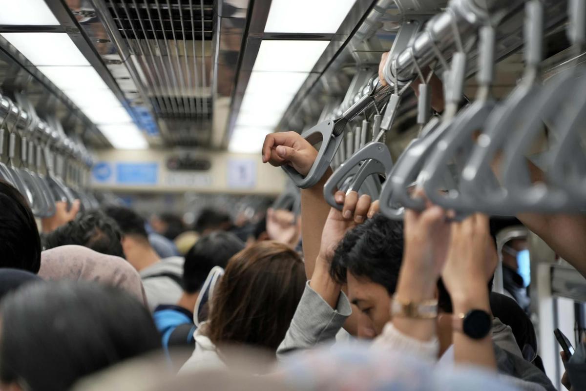 FOTO: LRT Jabodebek Tambah Frekuensi Perjalanan Pagi Mulai 15 Juni