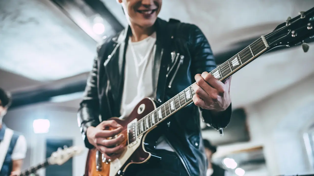 Musisi Adalah Orang yang Memainkan Alat Musik, Ketahui Pula Kategorinya