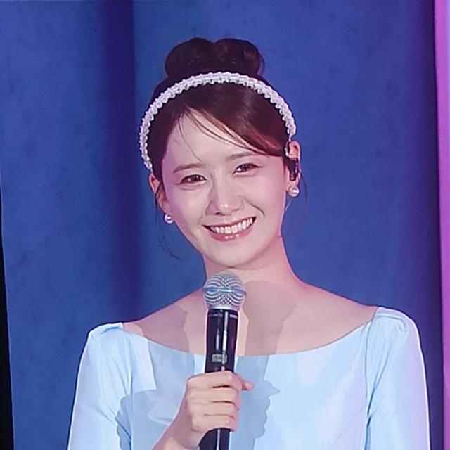 YOONA di acara fanmeeting di Tennis Indoor Jakarta, Minggu (3/3/2024). [Foto: Lanny Kusuma/Fimela]