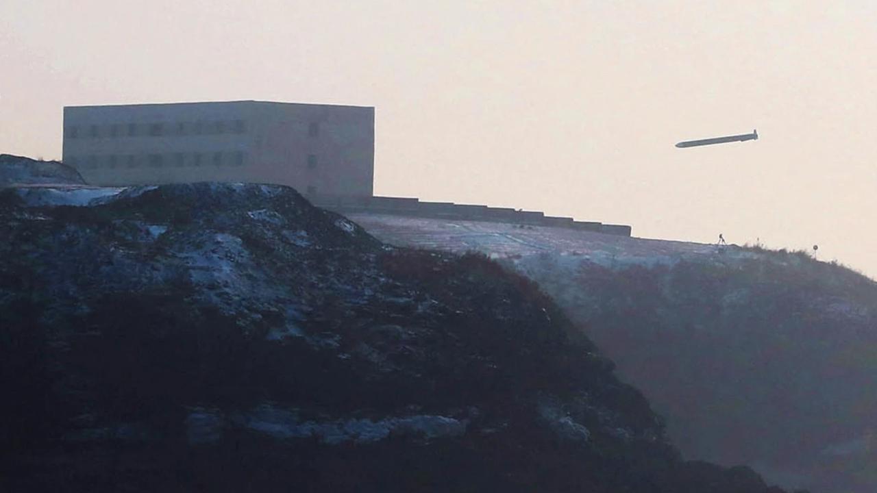 FOTO: Detik Detik Rudal Jelajah Strategis Korea Utara Menghantam Sasaran