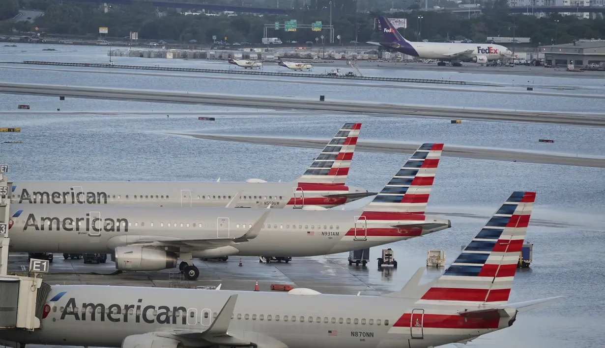 Penutupann dilakukan oleh semua sekolah umum di wilayah tersebut. (Joe Cavaretta /South Florida Sun-Sentinel via AP)