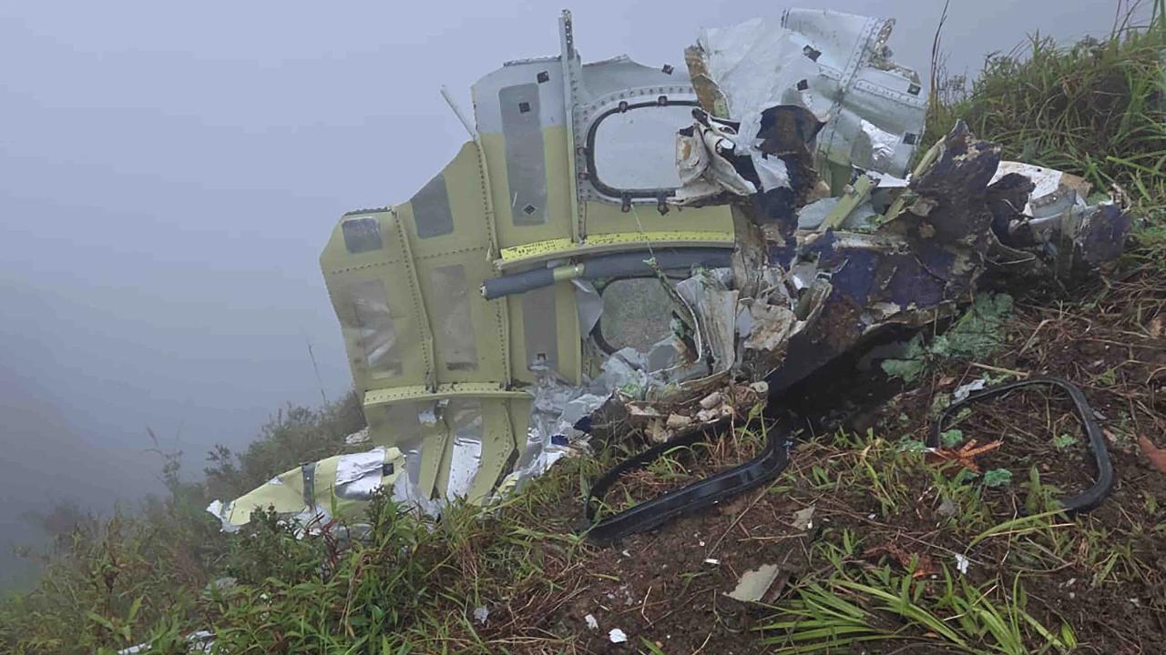 FOTO: Serpihan Besar Pesawat ATR 42-500 Ditemukan di Gunung Bulusaraung