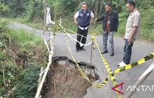 Jalan Longsor Muara Enim Ancam Akses Empat Desa, BPBD Ambil Langkah Cepat